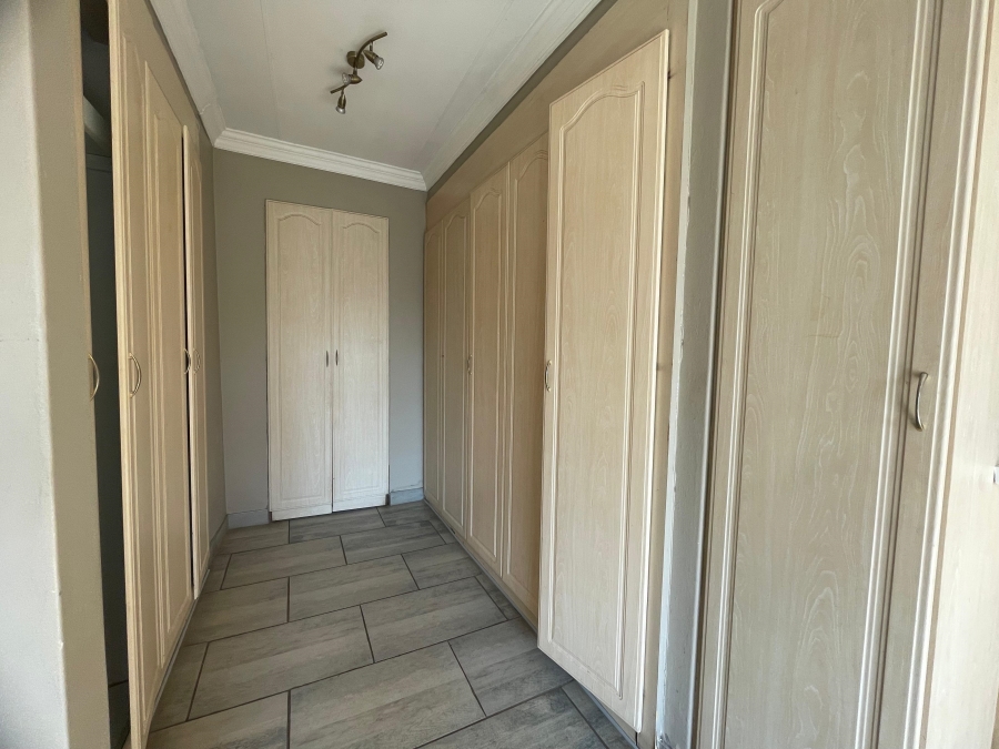 6 Bedroom Property for Sale in Ifafi North West